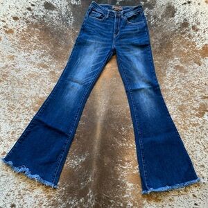 Risen flare jeans raw hem